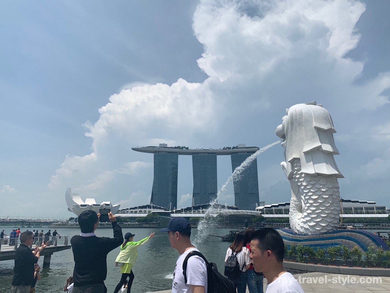 シンガポール
