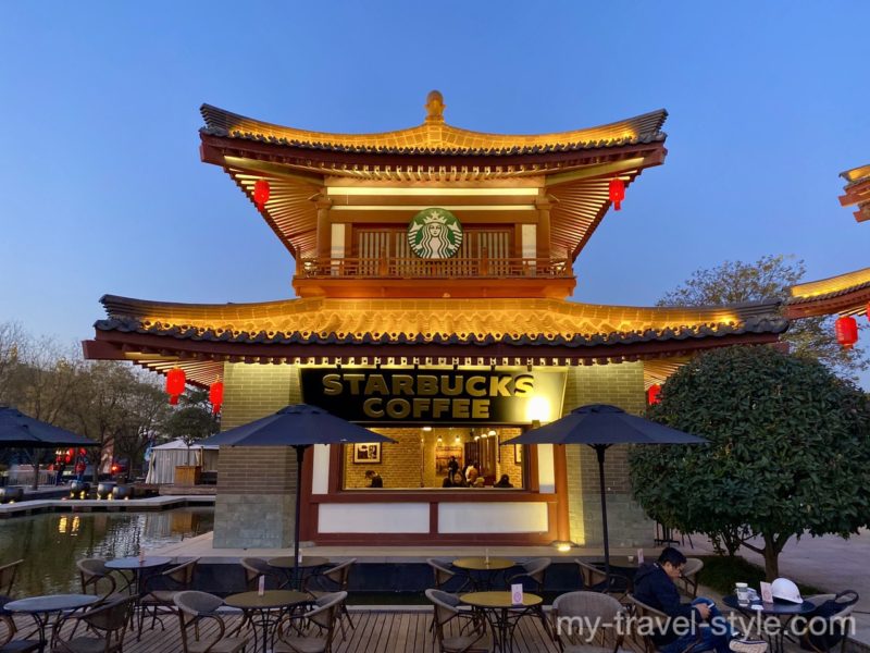 中国・西安の寺院風スターバックス