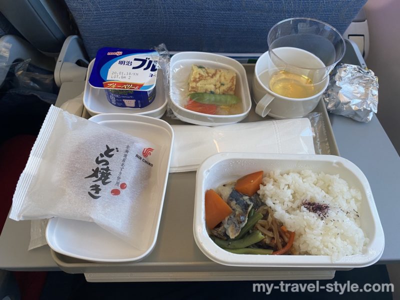 往路（CA160）の機内食